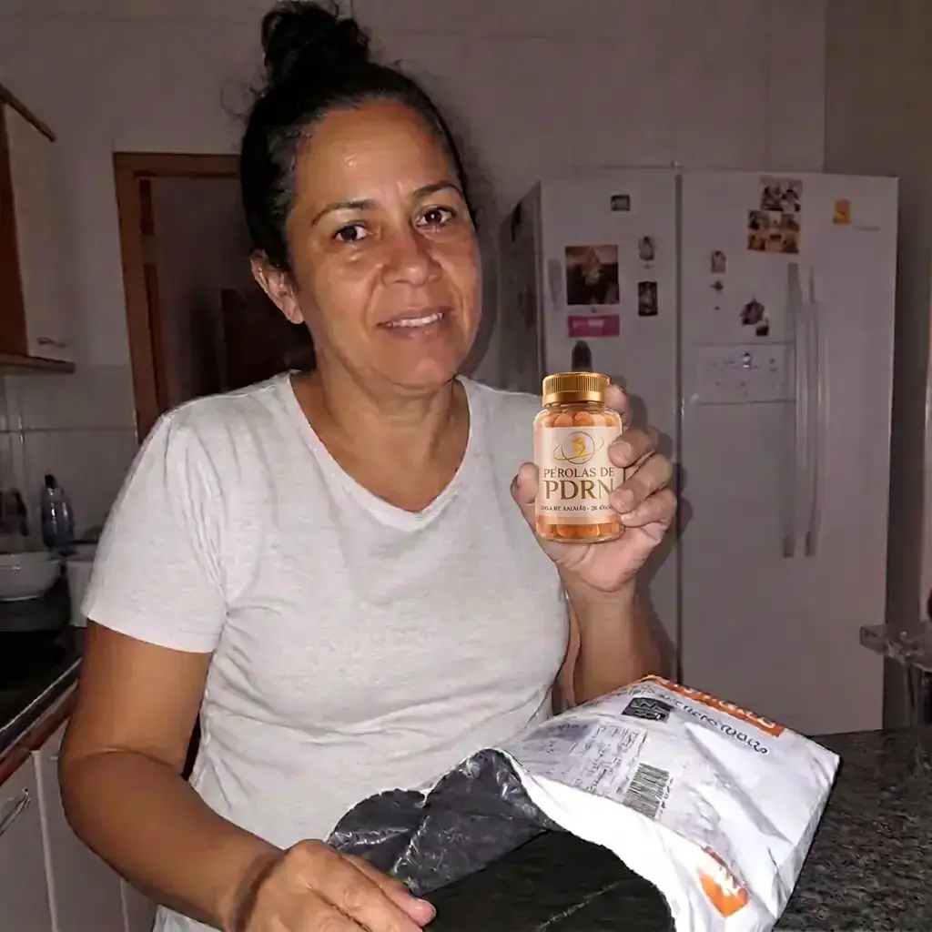 Foto enviada por Sandra M. recebendo o frasco de Pérolas de PDRN